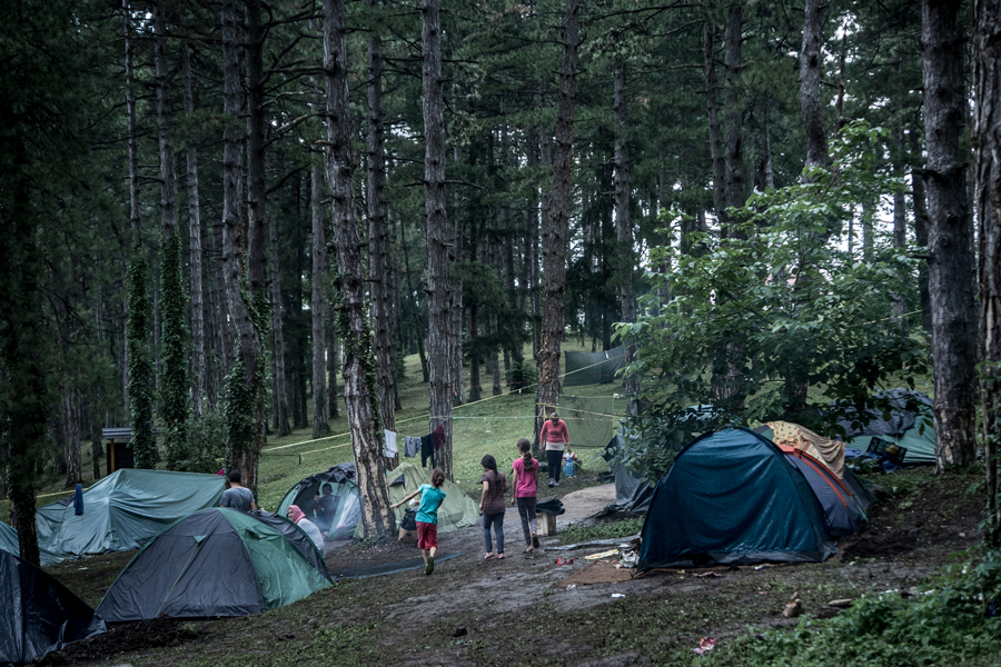 Bosnia, con una población de 3,5 millones de personas, aún se está recuperando de la guerra civil que sufrió entre 1992 y 1995. Actualmente, tiene sólo dos campos de refugiados oficiales, con capacidad total para unos 350 personas. Y, el ministro de Seguridad ha dejado claro que el país no tiene la capacidad para convertirse en un centro de recepción de migrantes. (Kamila Stepien/MSF)