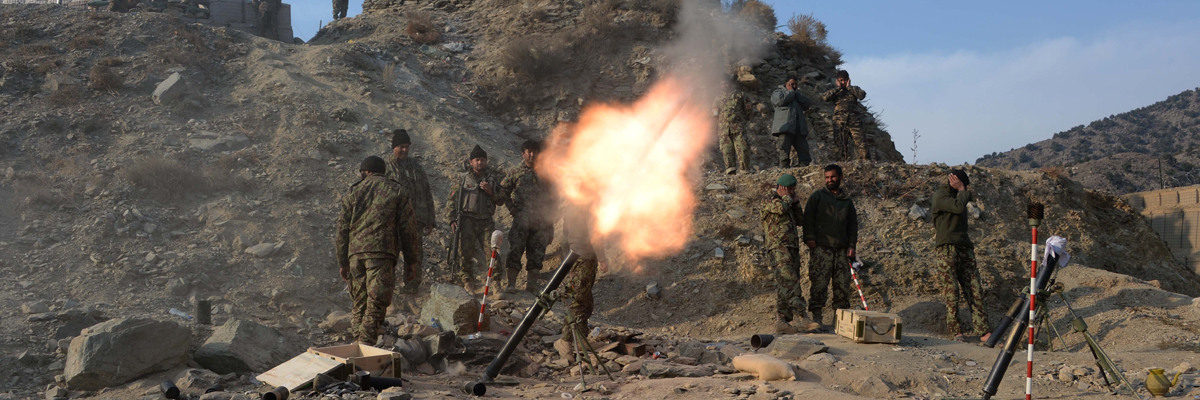 El Ejército afgano durante una operación contra los talibanes cerca de la frontera con Pakistán, enero de 2015. Noorullah Shirzada/AFP/Getty Images