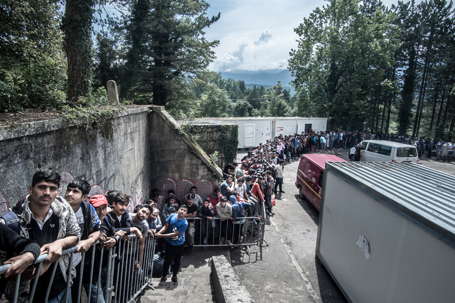 7.128 migrantes han sido registrados en Bosnia en lo que va de año, según Dragan Mektic, ministro de Seguridad. En cambio, la Federación Internacional de la Cruz Roja y la Media Luna Roja habla de más de 5.600 migrantes en el país balcánico en la primera mitad de 2018. Un aumento igualmente significativo en comparación con los 754 que llegaron en 2017. (Kamila Stepien/MSF)