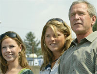 El poder de las chicas: Bush sería más conservador sin ellas.