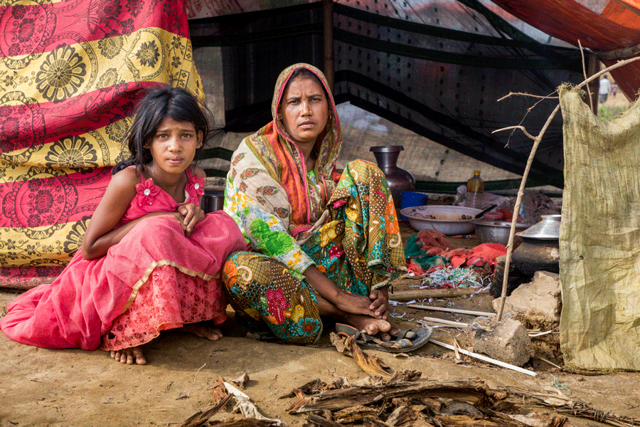 El Gobierno de Bangladesh, ansioso por aliviar la presión sobre Cox’s Bazar, ha identificado la vecina isla de Bhashan Char como potencial destino para reubicar a hasta 100.000 refugiados. La comunidad humanitaria debe evaluar la viabilidad del reasentamiento seguro de las familias en la isla y garantizar que cualquier movimiento hacia allí debe es voluntario y seguro, con acceso viable a los servicios humanitarios y sociales. Foto: WFP/Saikat Mojumder