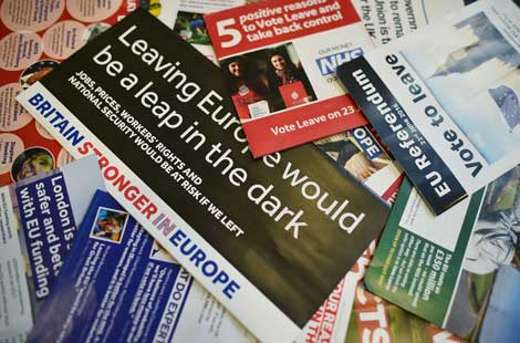 Panfletos a favor y en contra de la salida de Reino Unido de la UE. Ben Stansall/AFP/Getty Images)
