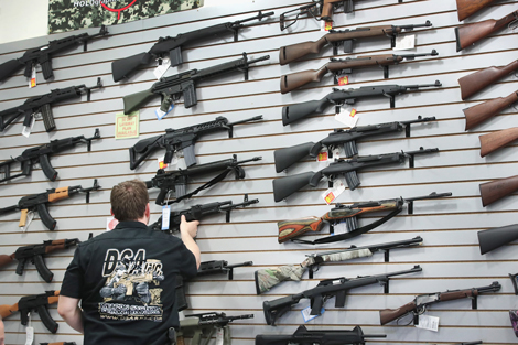Tienda de armas en Lake Barrington, Illinois, EE UU. Photo by Scott Olson/Getty Images