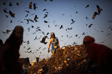 El reciclaje y la chatarra constituyen un importante negocio en la India. Estas actividades tienen consecuencias nefastas tanto para el medioambiente como para la salud de los trabajadores. 