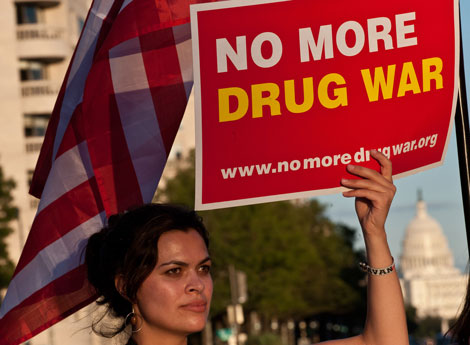 Una mujer protesta contra la guerra contra las drogas, llevada a cabo en México, en Washington. Nicholas Kamm/AFP/GettyImages