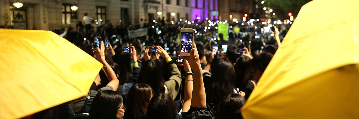 Miles de personas en una manifestación pacífica en frente de la Embajada de China en Londres en apoyo a las protestas prodemocráticas en Hong Kong, octubre de 2014. Danny Hong Kong/AFP/Getty Images