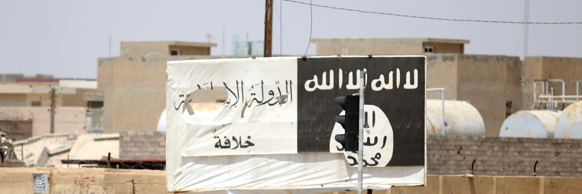 Un cartel de Daesh en la ciudad de Faluya después de que ésta fuera recuperada por el Ejército iraquí. (Haidar Mohammed Ali/AFP/Getty Images)
