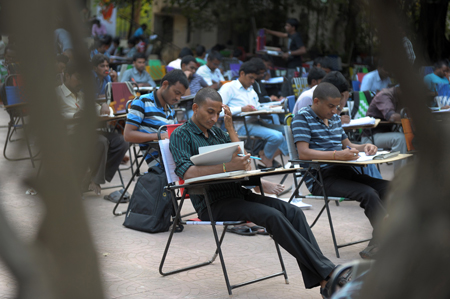 Estudiantes indios en un examen. Noah Seelam/AFP/Getty Images
