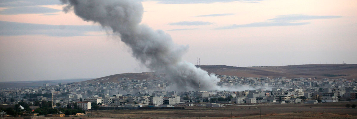 Humo ocasionado por un bombardeo de la coalición liderada por Estados Unidos en la ciudad de Kobane, norte de Siria. Gokhan Sahin/Getty Images