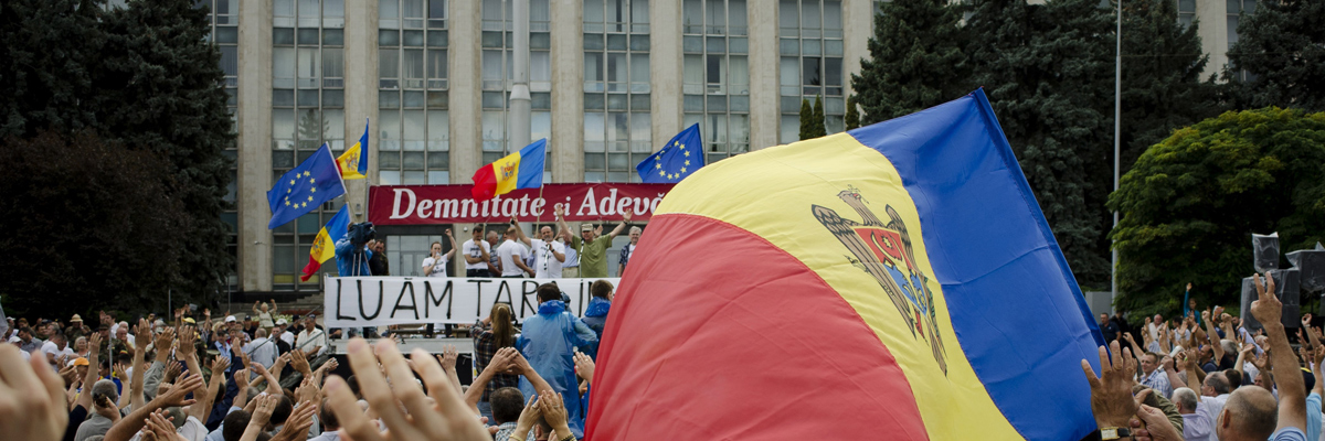 Miles de manifestantes en las calles de la capital moldava, Chișinău, pidiendo la dimisión del presidente Nicolae Timofti. AFP/Getty Images