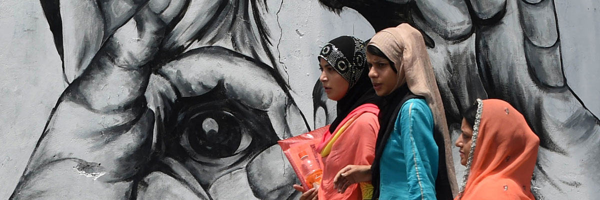 Mujeres paquistaníes pasean en la ciudad de Lahore. Arif Alí/AFP/Getty Images