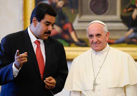 El presidente venezolano, Nicolás Maduro, y el Papa Francisco en el Vaticano. Andreas Solaro/AFP/Getty Images