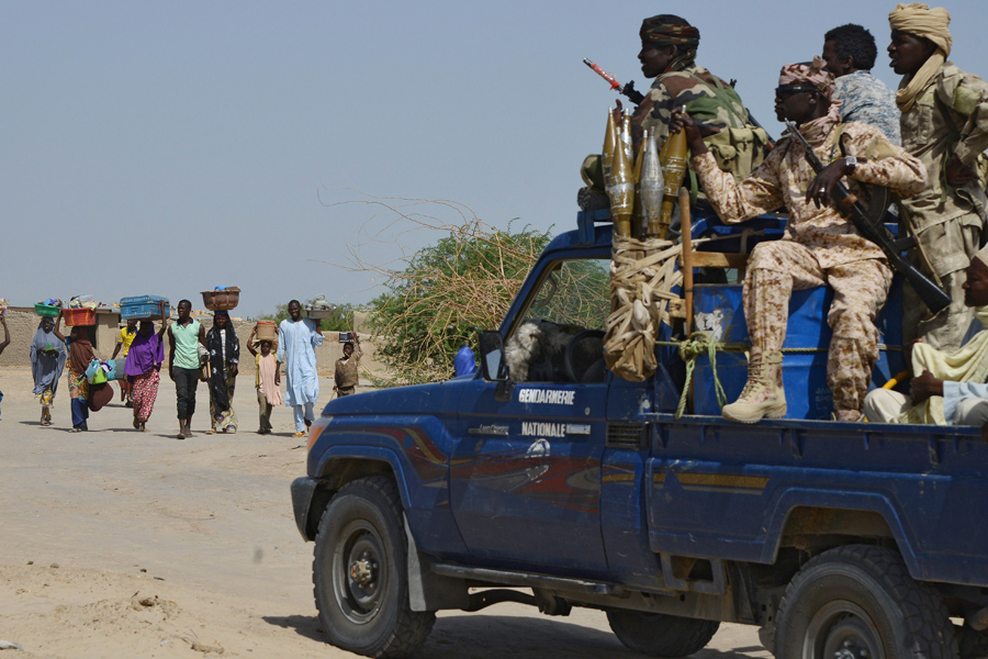 Níger. Puesto 129. Empeora 28. La amenaza del grupo ‘yihadista’ de la vecina Nigeria, Boko Haram, pesa sobre el territorio de Níger, lo que ha hecho que la paz en este país se vea notablemente afectada. Los atentados perpetrados por el grupo a principios de 2015 han sido interpretados desde el IEP como un deseo de sus miembros por extender su influencia en la región. La calificación de Níger ha empeorado 0,214 puntos este año lo que ha conllevado una caída de 28 puestos hasta la posición 129. (Issouf Sanogo/AFP/Getty Images)