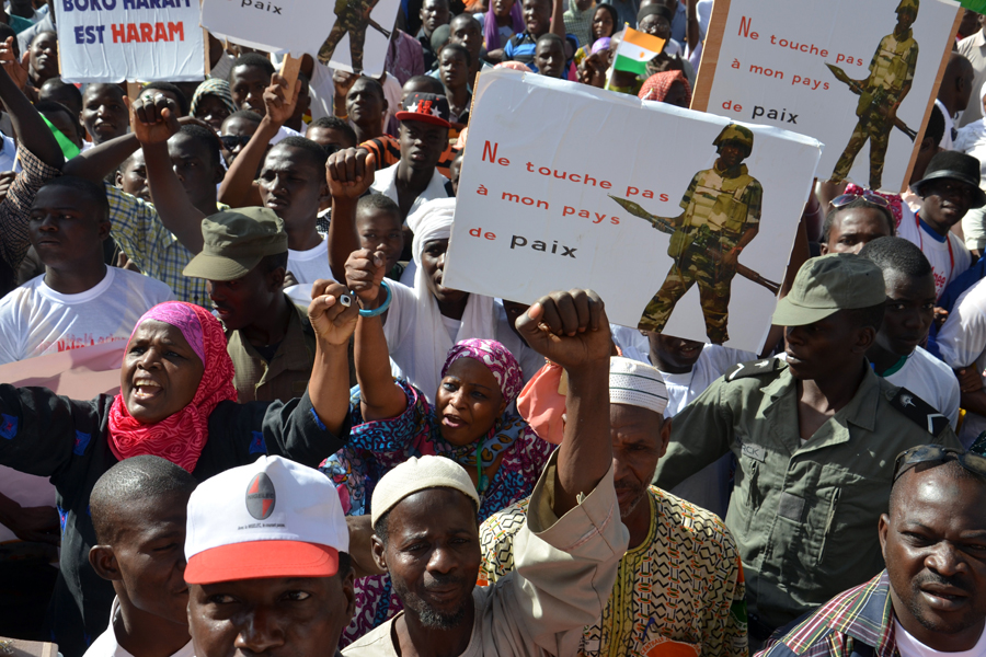 De 11 muertes por terrorismo en 2014 a 649 en 2015. Un salto vertiginoso de las cifras en Níger, que junto a Chad, ha sufrido un incremento de las actividades de Boko Haram en su territorio debido a que el grupo yihadista está siendo combatido con más intensidad en Nigeria. En la imagen, protestas contra Boko Haram en Niamey. Bouireim Ahama/AFP/Getty Images