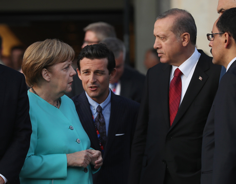 La canciller alemana, Angela Merkel, y el presidente turco, Recep Tayyip Erdogan, en la cumbre de la OTAN en Varsovia, Polonia. Sean Gallup/Getty Images