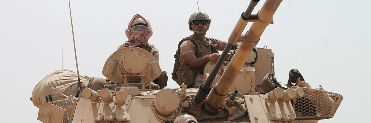 Soldados del Ejército saudí en las afueras de la ciudad yemení de Aden. (Ssaleh Al Obeidi/AFP/Getty Images)