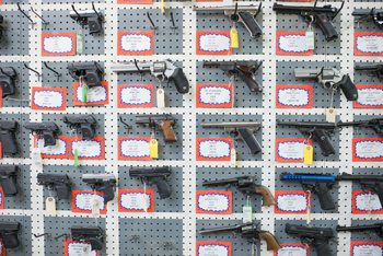 Exposición de armas en una tienda en Oregón, EEUU. (Cengiz Yar, Jr./AFP/Getty Images)