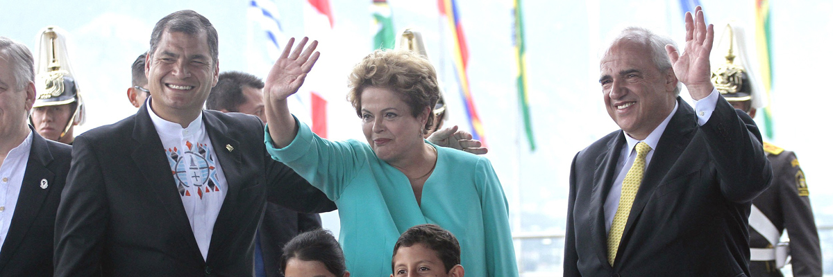 Dilma Rousseff, el presidente de Ecuador, Rafael Correa, y el secretario general de UNASUR, Hernesto Samper, durante la inauguración de UNASUR en Quito (Juan Cevallos/AFP/Getty Images).