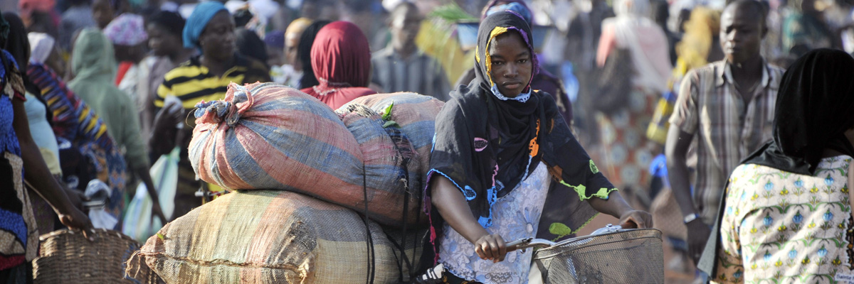 Una mujer en un mercado en Uagadugú, Burkina Faso. (Ahmed Ouoba/AFP/Getty Images)