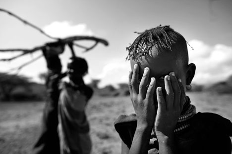 Una niña de la tribu Turkana, comunidad del Norte de Kenia que sufre una escasez de agua y alimentos exacerbada por los efectos del cambio climático. Christopher Furlong/Getty Images