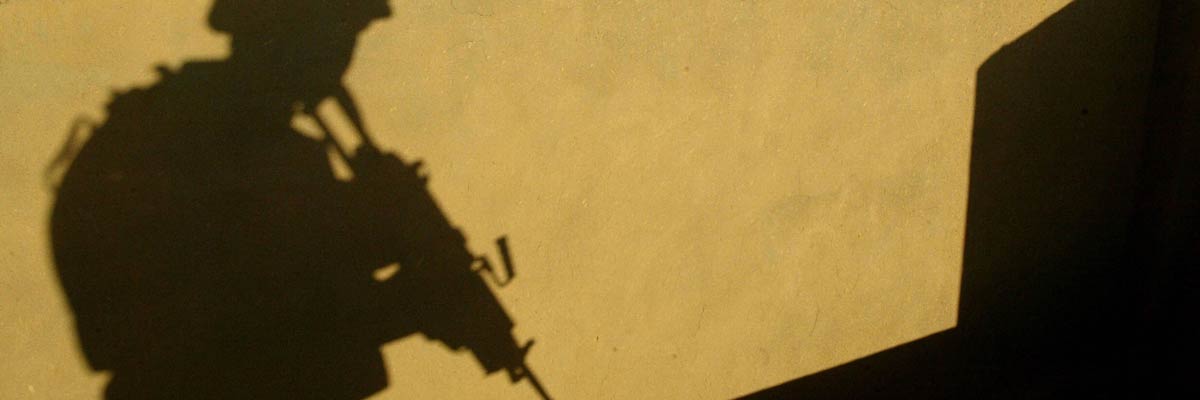 La sombra de un marine estadounidense en Faluya, Irak, diciembre de 2004. Mehdi Fedouach /AFP/Getty Images