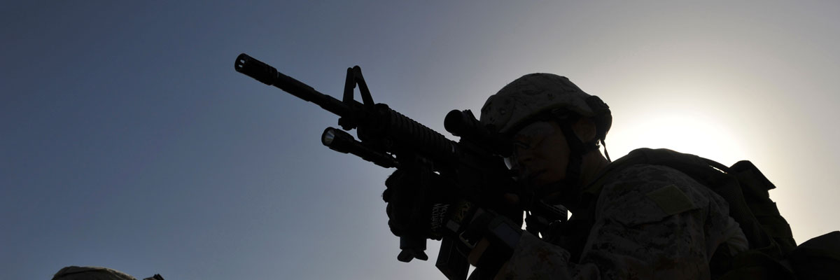 División estadounidense patrullando los campos de opio de Afganistán para evitar que sean controlados por los talibanes. Bay Ismoyo/AFP/Getty Images
