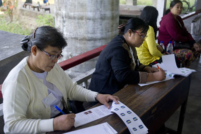 Voluntarias en las elecciones municipales de Yangon en diciembre de 2014. Ye Aung Thu/AFP/Getty Images