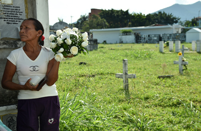 Víctima del conflicto armado en Colombia en un cementerio en Villavicencio (Guillermo Legaria/AFP/Getty Images)
