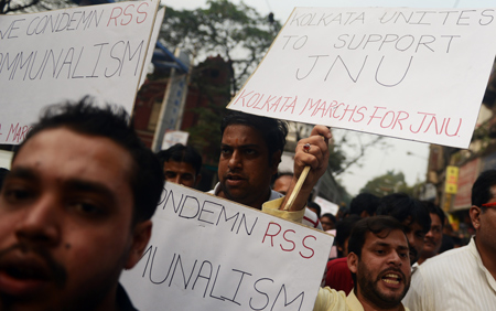 Manifestaciones contra el Bharatiya Janata Party por el arresto del estudiante de la Jawaharlal Nehru University. (Dibyangshu Sarkar/AFP/Getty Images)