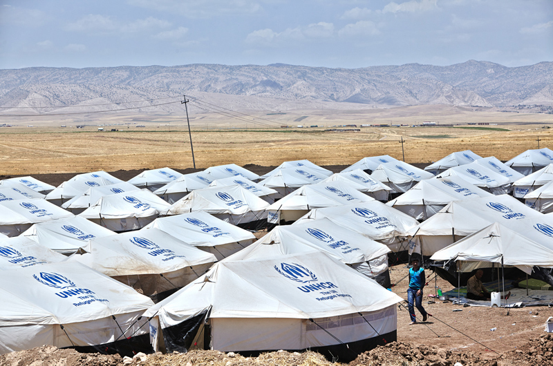 En la imagen aparecen algunas de los centenares de tiendas de campaña han sido distribuidas por ACNUR en el campo de Garnawa, cerca de Duhok, y que ha sido construido por las autoridades y las ONG. Fuente: ©ACNUR/UNHCR / S. Baldwin