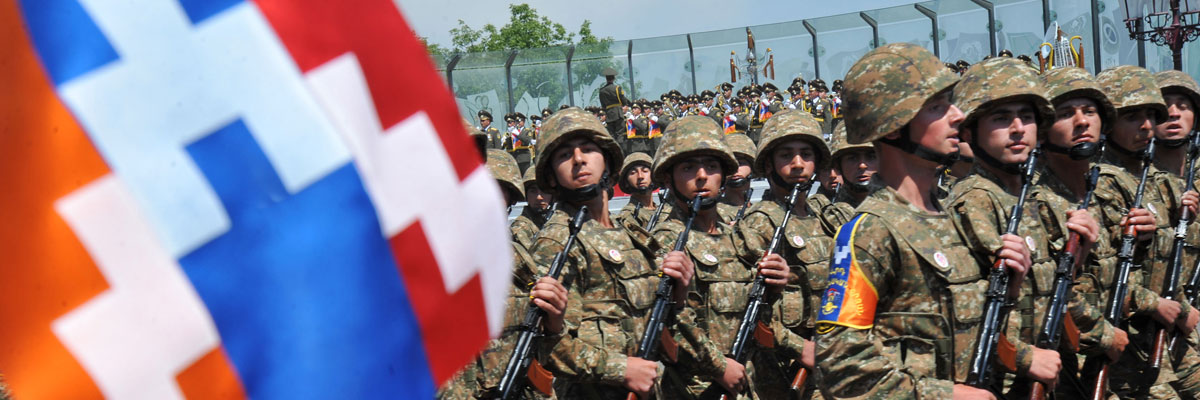 Soldados de Nagorno Karabaj desfilando en Stepanakert, la capital de este enclave, mayo de 2012. Karen Minasyan/AFP/Getty Images