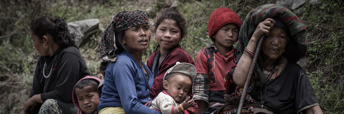 Supervivientes del terremoto de Nepal esperan alimentos proporcionados por el PMA. (Philippe Lopez/AFP/Getty Images)