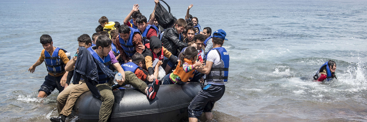 Refugiados afganos llegan a la costa de Lesbos en Grecia. (Soeren Bidstrup/AFP/Getty Images)