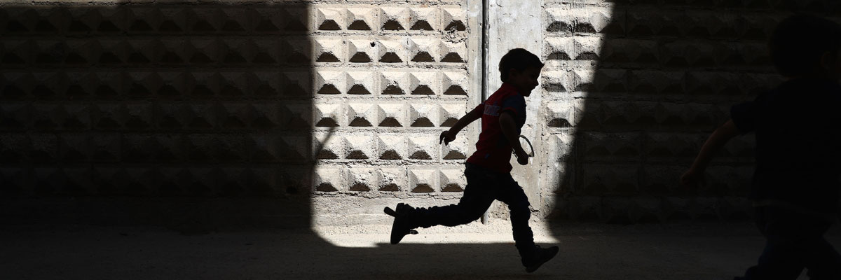Un niño corre en los suburbios de Damasco. Abd Doumany AFP/Getty Images
