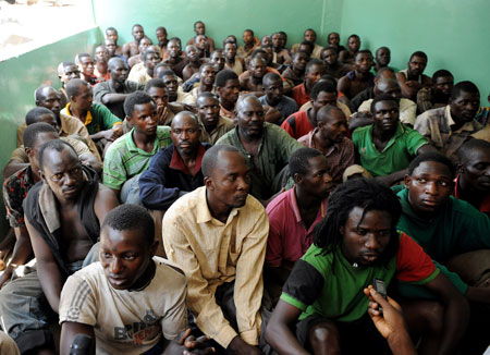 Grupo de hombres sospechosos, la mayoría de ellos pertenecientes al clan fulani, de participar en incidentes de violencia sectaria. Pius Utomi Ekpei /AFP/Getty Images 