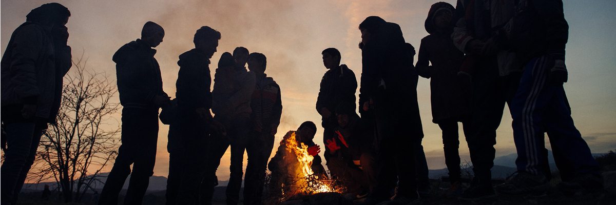 Inmigrantes y refugiados después de cruzar la frontera de Grecia y Macedonia. (DIMITAR DILKOFF/AFP/Getty Images)
