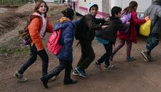 La educación de los refugiados en Grecia necesita mejorar